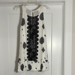 Entro Black and White Patterned Blouse